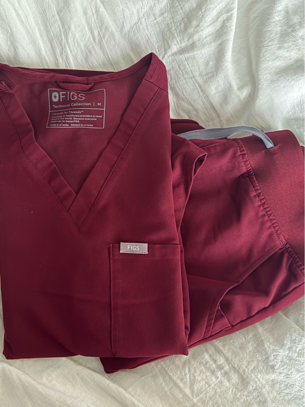 Like new Figs scrubs set in Burgundy